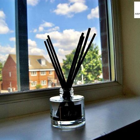 2 Bedroom Apartment At Dagenham , Adonai Serviced Accommodation, Free Wifi And Parking Εξωτερικό φωτογραφία